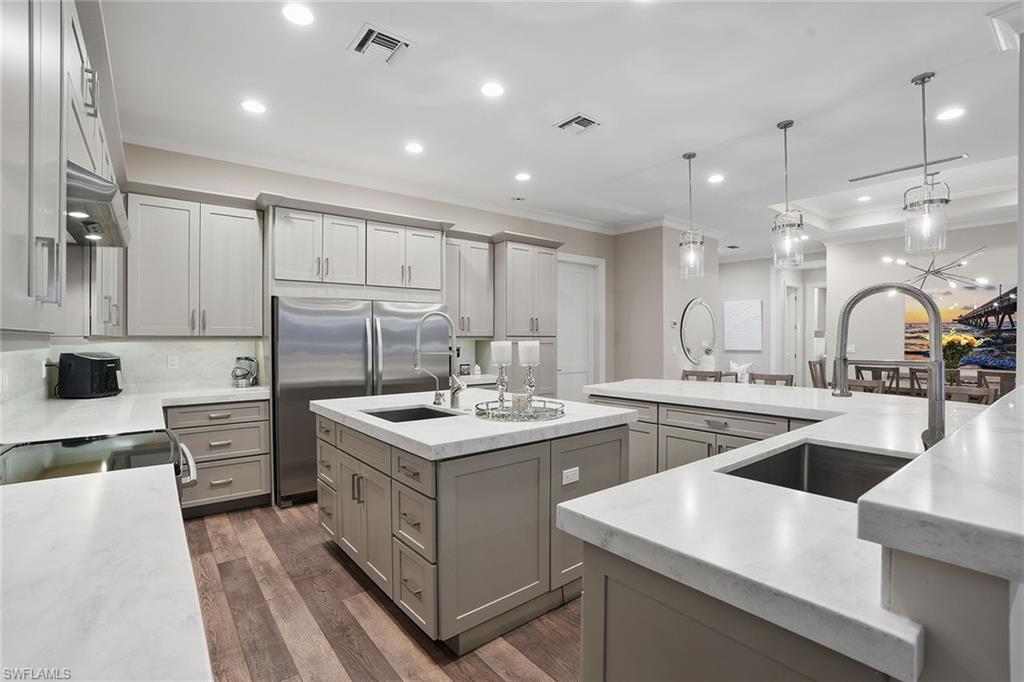 COCO LAKES - Residential