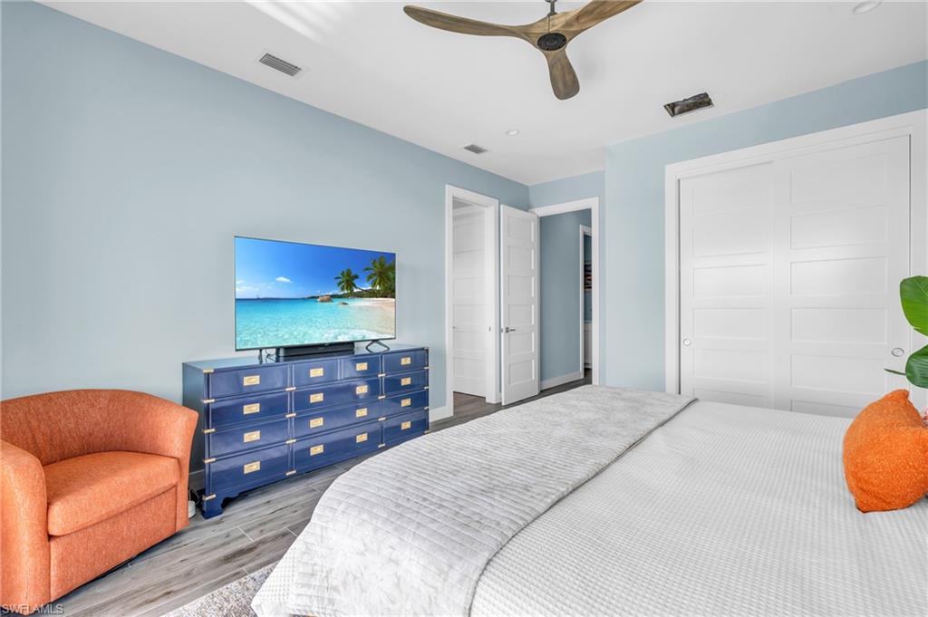 ISLAND SHORES - Residential