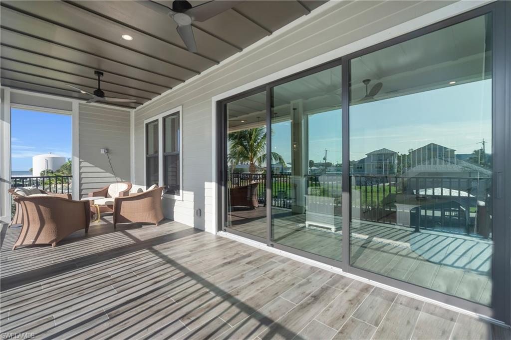 ISLAND SHORES - Residential