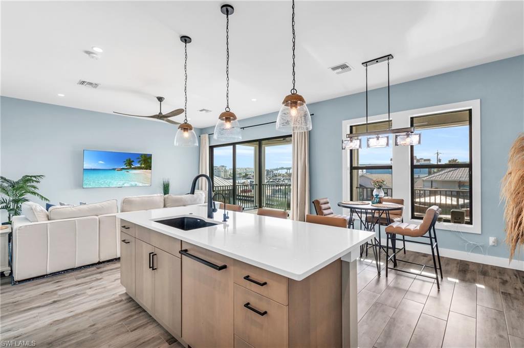 ISLAND SHORES - Residential