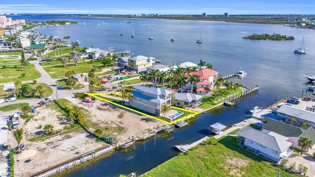 ISLAND SHORES - Residential