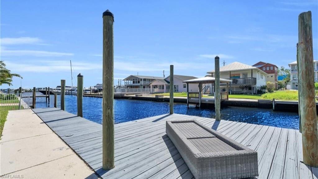 ISLAND SHORES - Residential