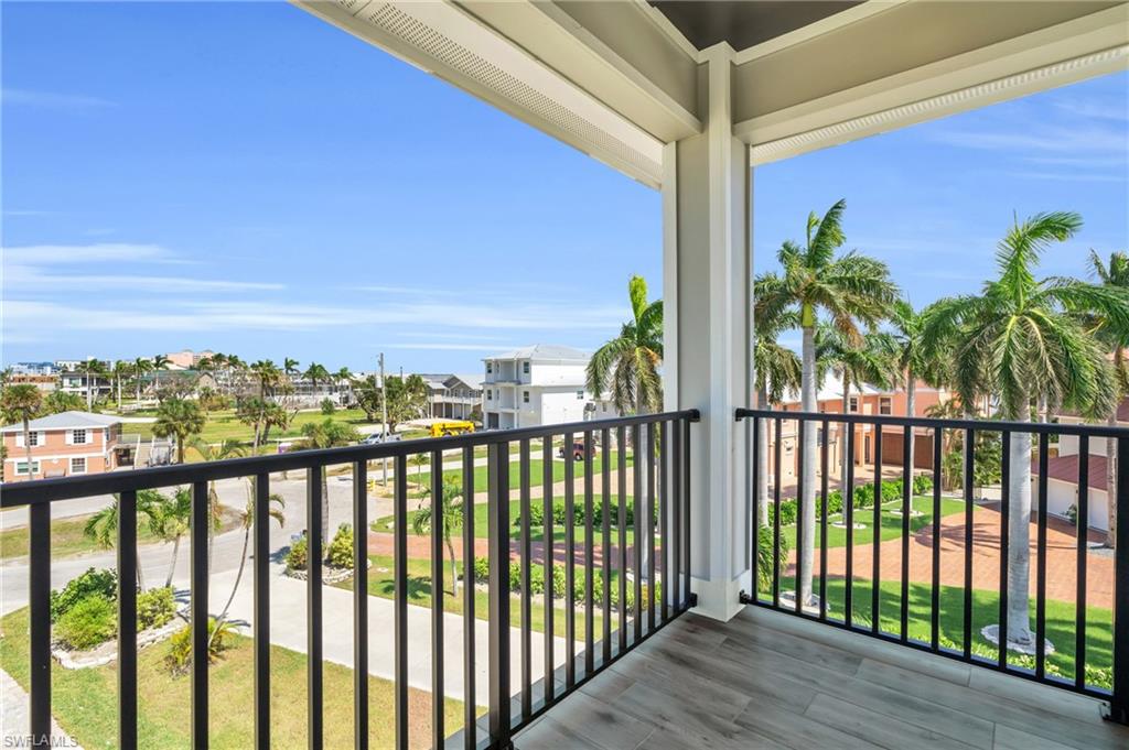 ISLAND SHORES - Residential