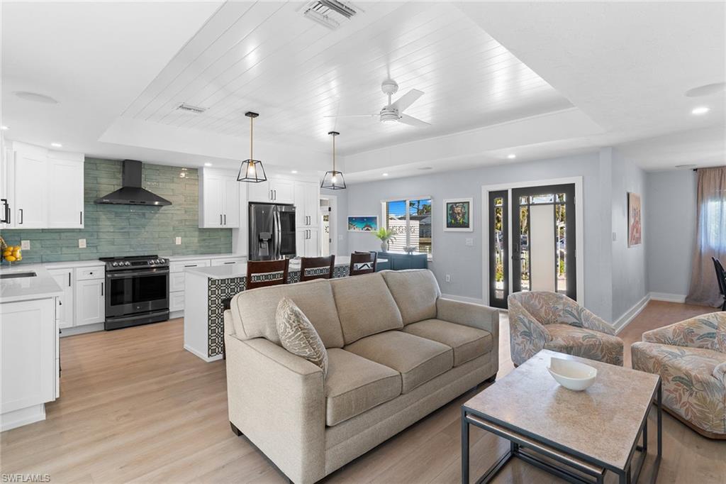 NAPLES PARK - Residential