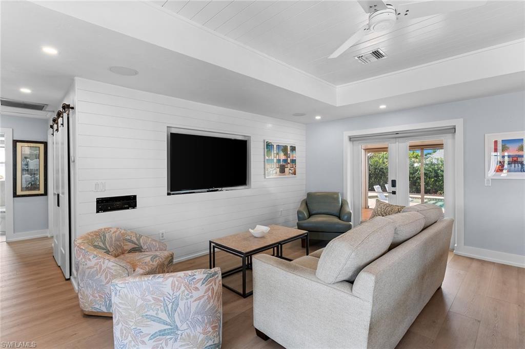 NAPLES PARK - Residential