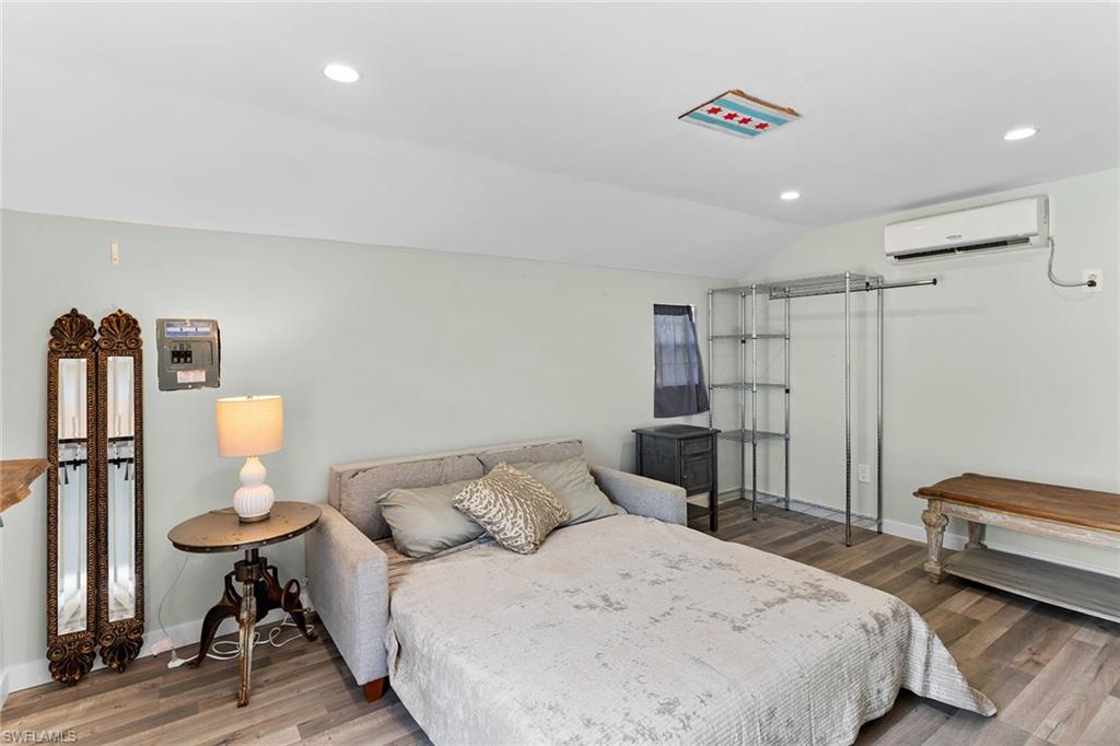 NAPLES PARK - Residential