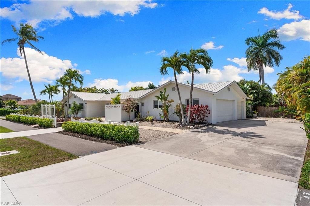 Photo of 699 99th AVE N, NAPLES, FL 34108 (MLS # 226010951)