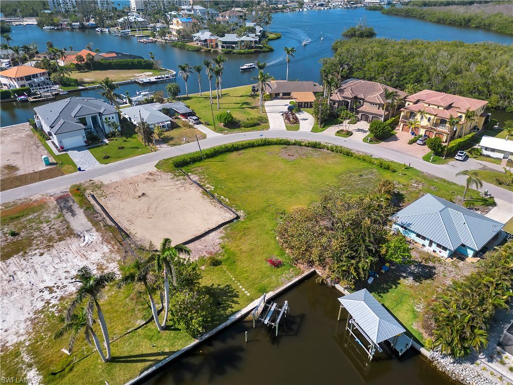 IMPERIAL SHORES - Land