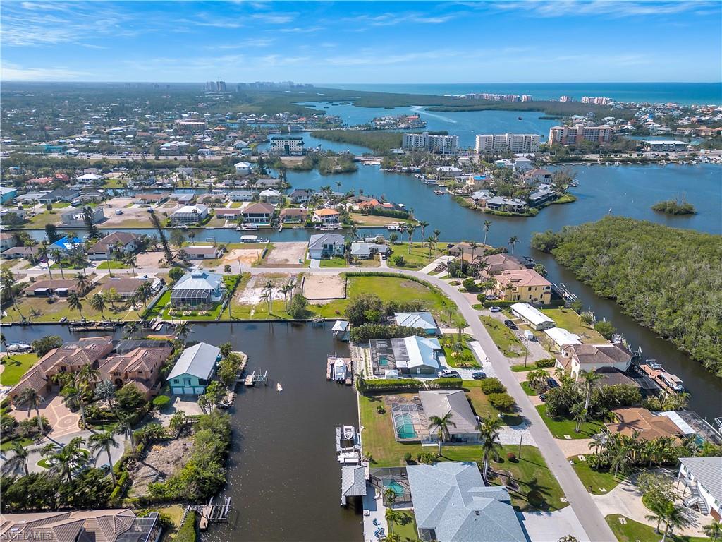 IMPERIAL SHORES - Land