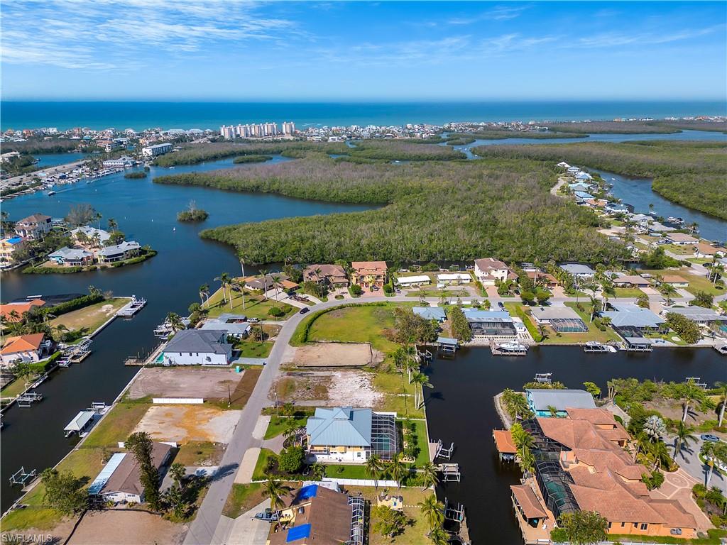 IMPERIAL SHORES - Land