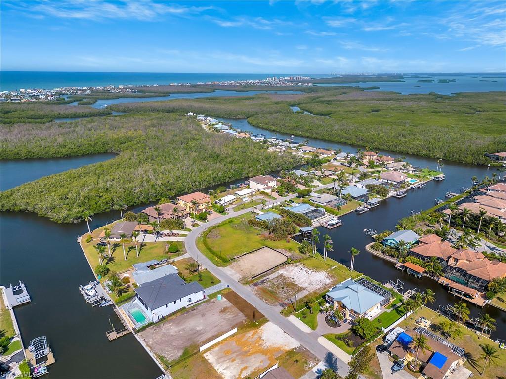 IMPERIAL SHORES - Land