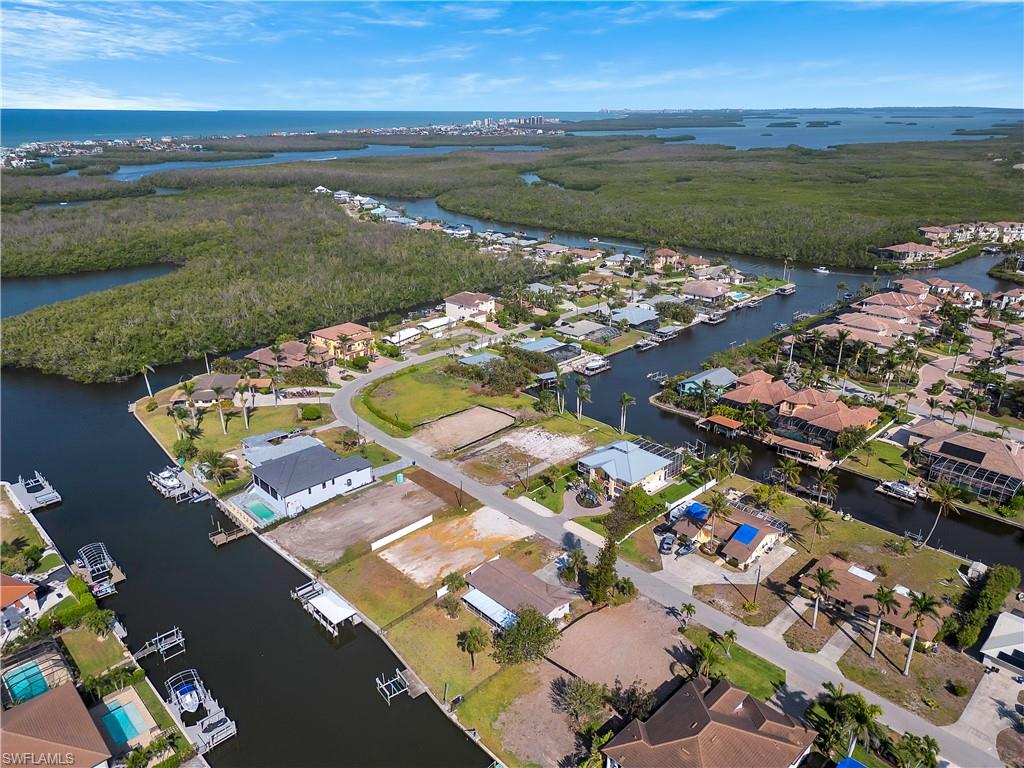 IMPERIAL SHORES - Land