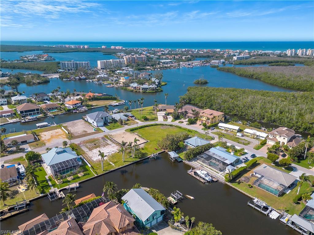 IMPERIAL SHORES - Land