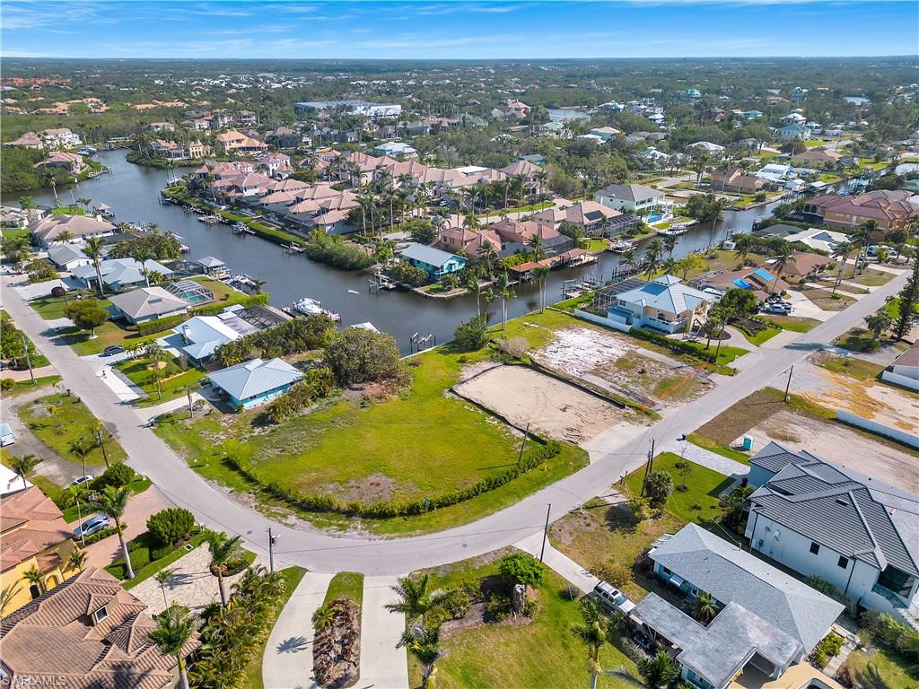 4884-4886 Esplanade ST