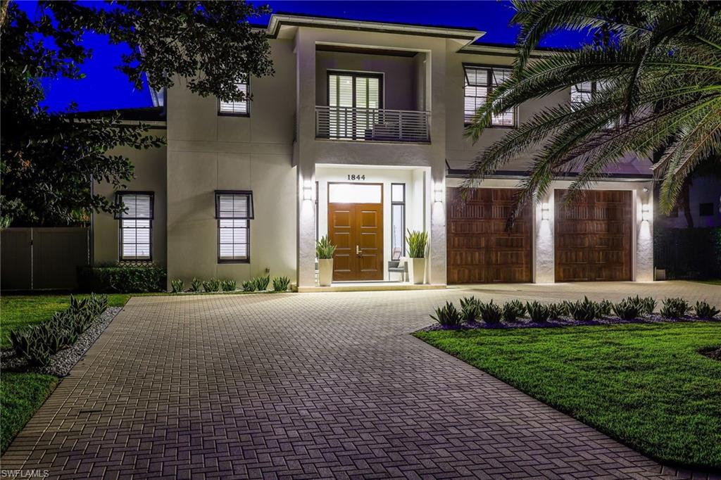 MOORINGS - Residential