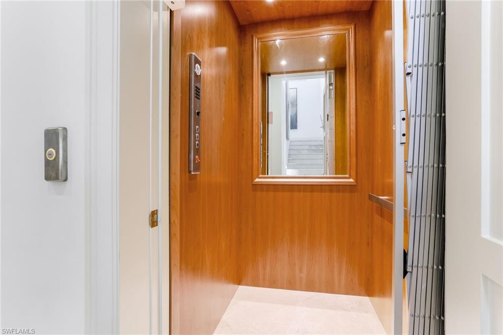 MOORINGS - Residential