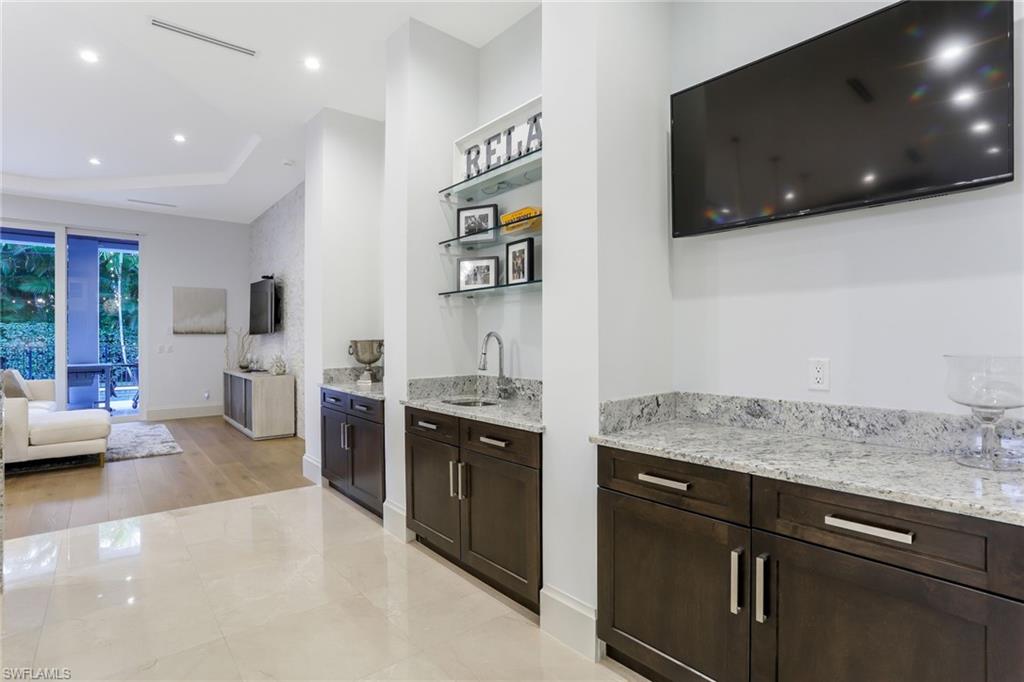 MOORINGS - Residential