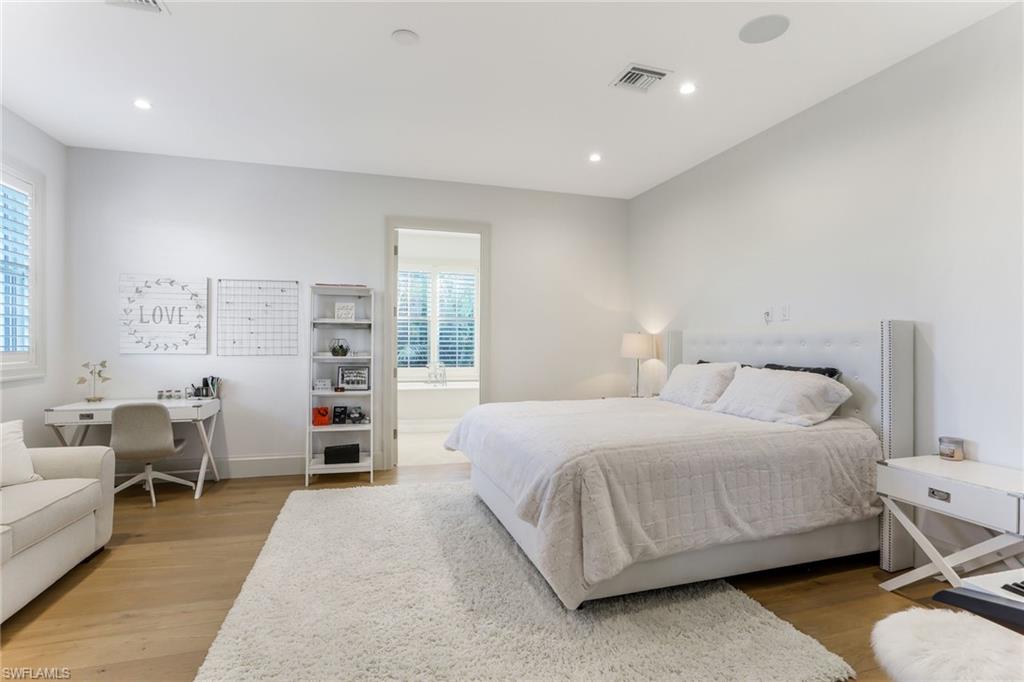 MOORINGS - Residential