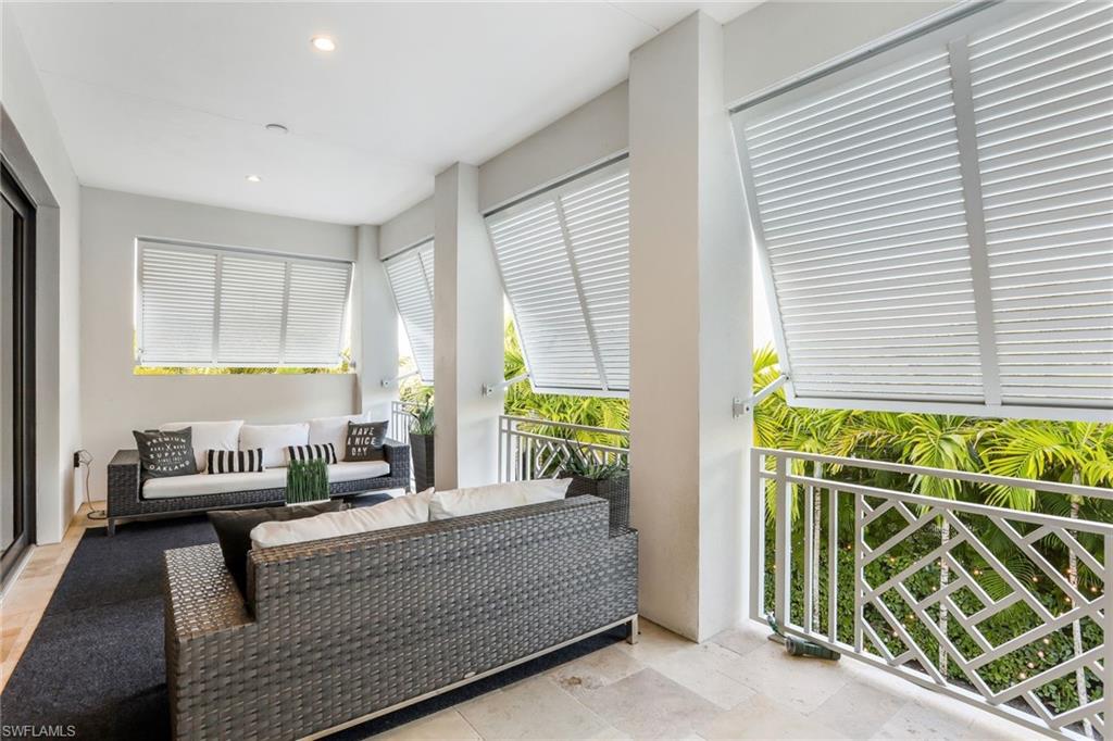 MOORINGS - Residential