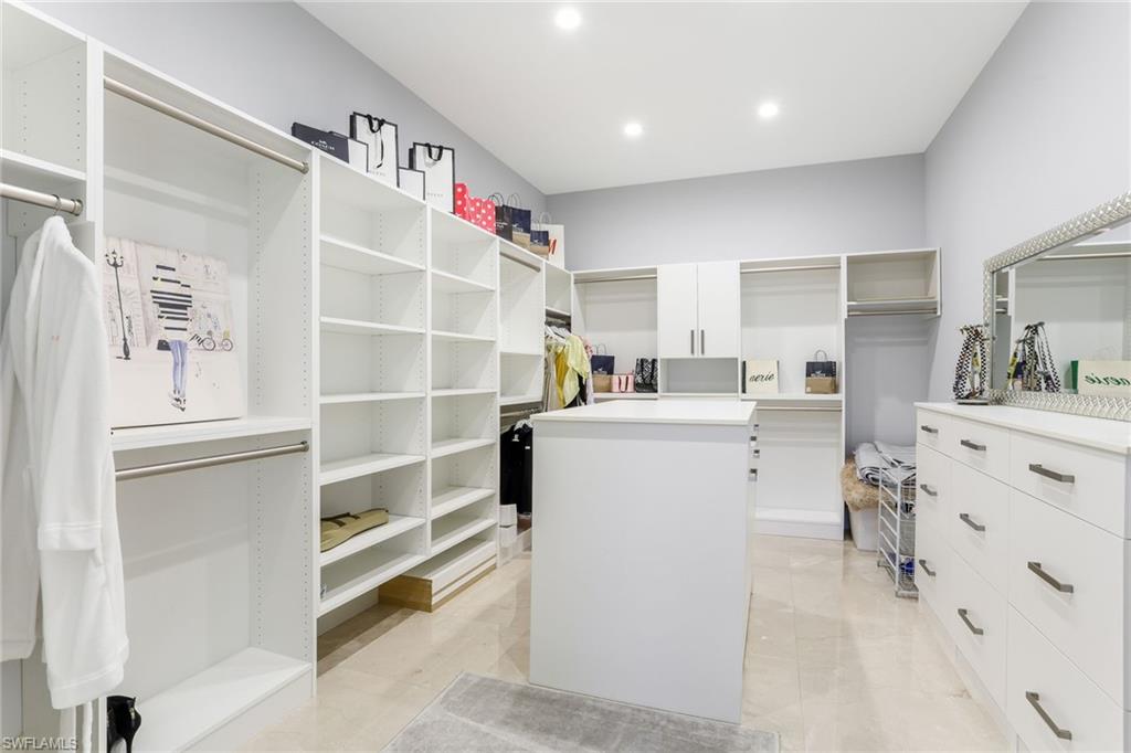 MOORINGS - Residential