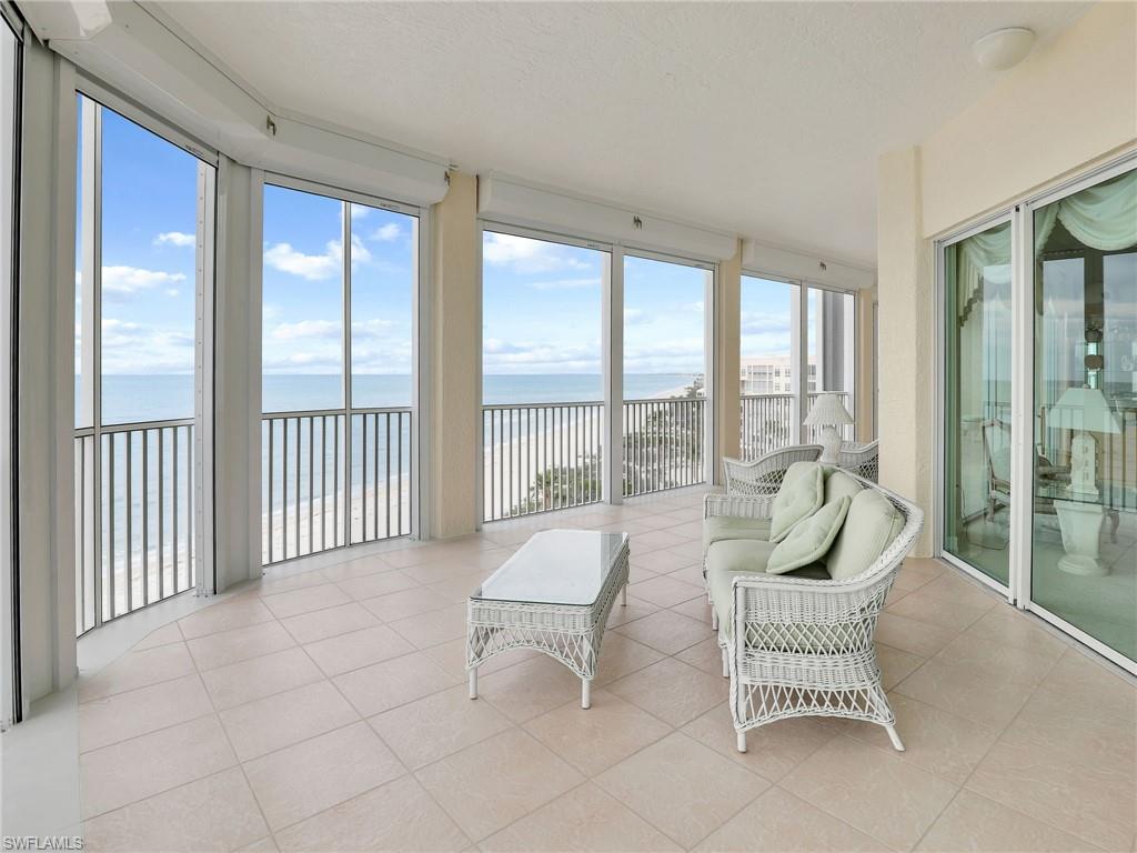 BAREFOOT BEACH CLUB - Residential