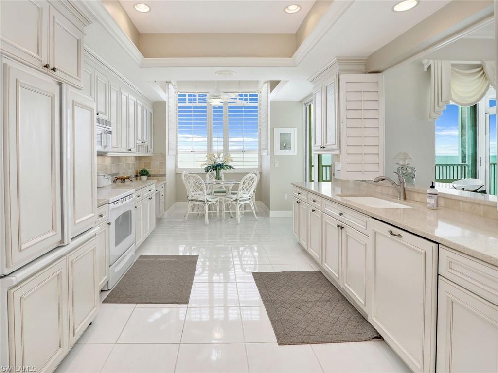 BAREFOOT BEACH CLUB - Residential