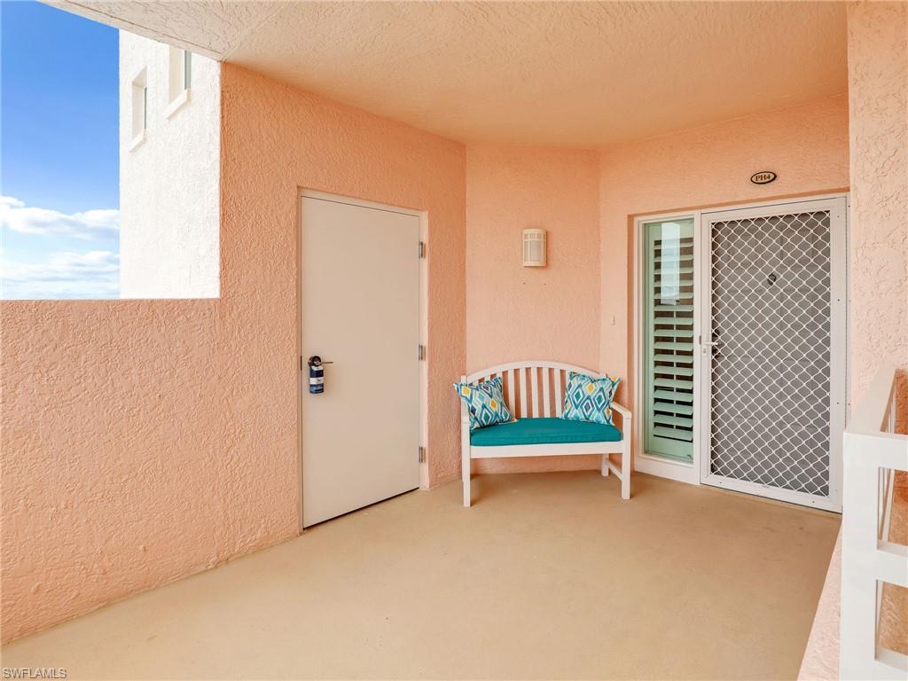 BAREFOOT BEACH CLUB - Residential