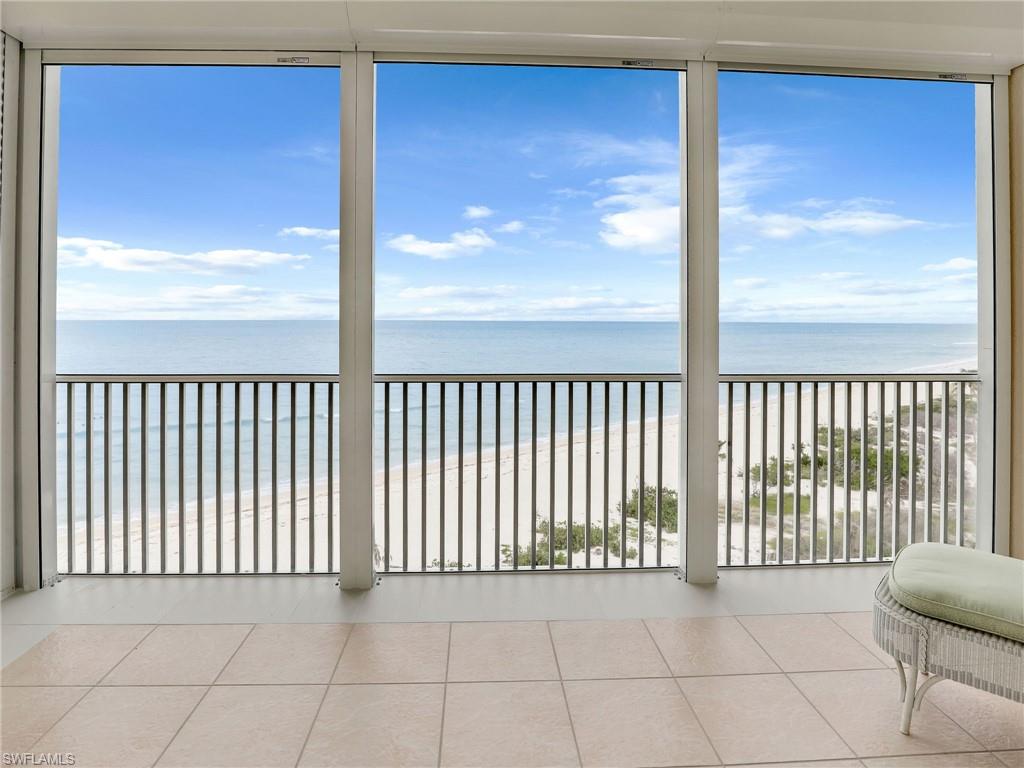 BAREFOOT BEACH CLUB - Residential