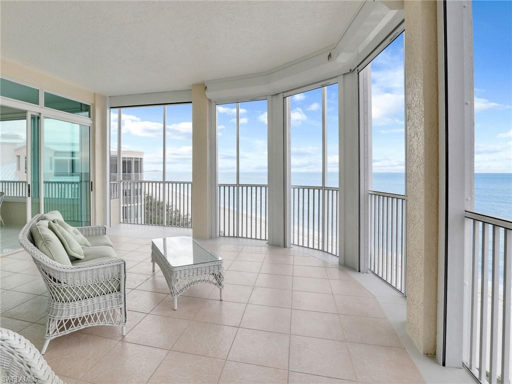 BAREFOOT BEACH CLUB - Residential