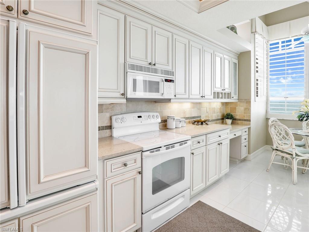 BAREFOOT BEACH CLUB - Residential