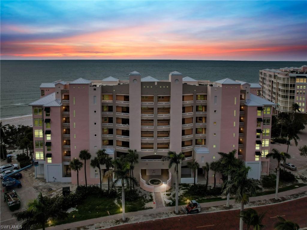 BAREFOOT BEACH CLUB - Residential