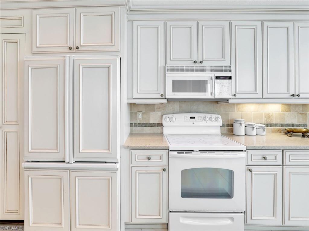 BAREFOOT BEACH CLUB - Residential