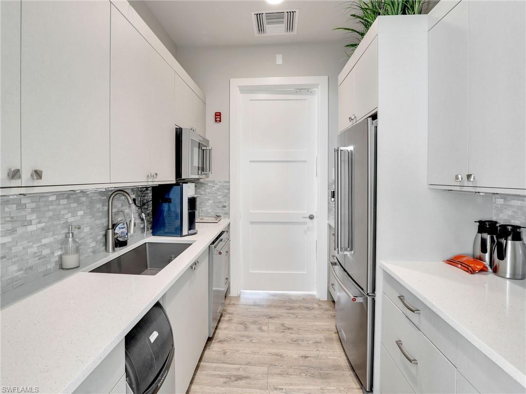 BAREFOOT BEACH CLUB - Residential