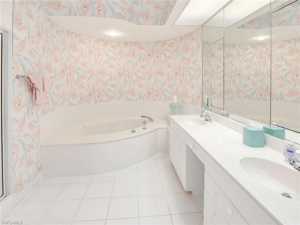 BAREFOOT BEACH CLUB - Residential