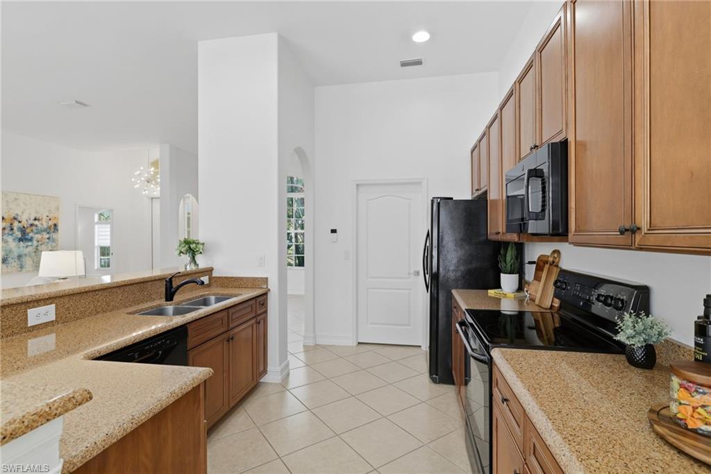 COLONIAL SHORES - Residential