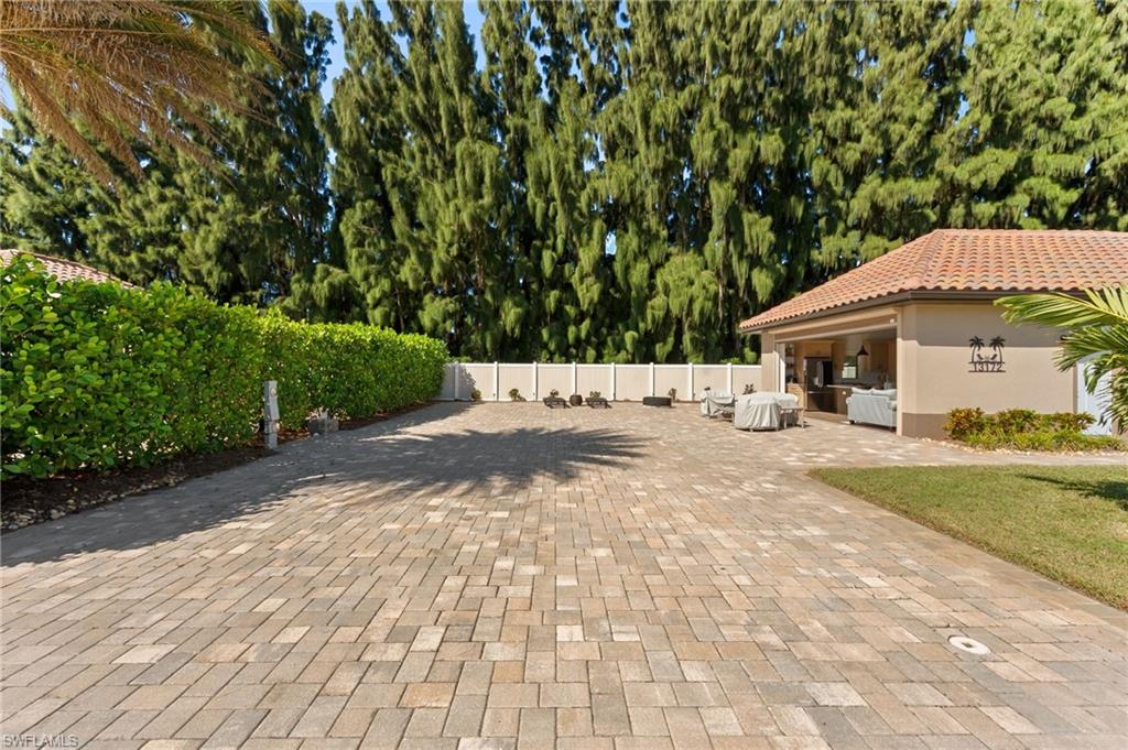 GOLDEN PALMS LUXURY MOTORCOACH RESORT - Land