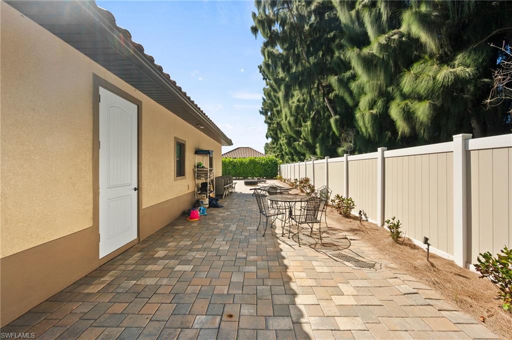 GOLDEN PALMS LUXURY MOTORCOACH RESORT - Land