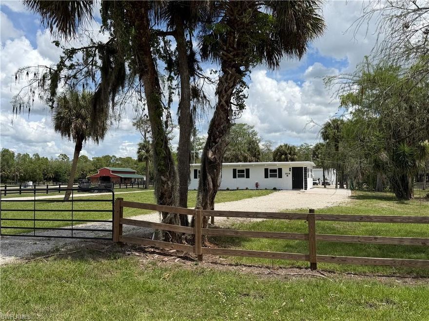 Single family home peaceful quiet private road minutes to Founders Sq in North Naples.