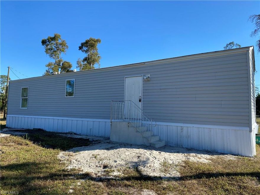 This is a 2 Bedroom 1 Bathroom Mobile Home for Rent in North Fort Myers!

$895 month + $895 Security req'd to move in. SMOKING PROHIBITED. Electric is the resident's responsibility. window ac unit. Landscaping provided by the owner. Pets allowed under 30 pounds max of 2 with a monthly pet rent of $50 per pet.

"Equal Housing Opportunity"
