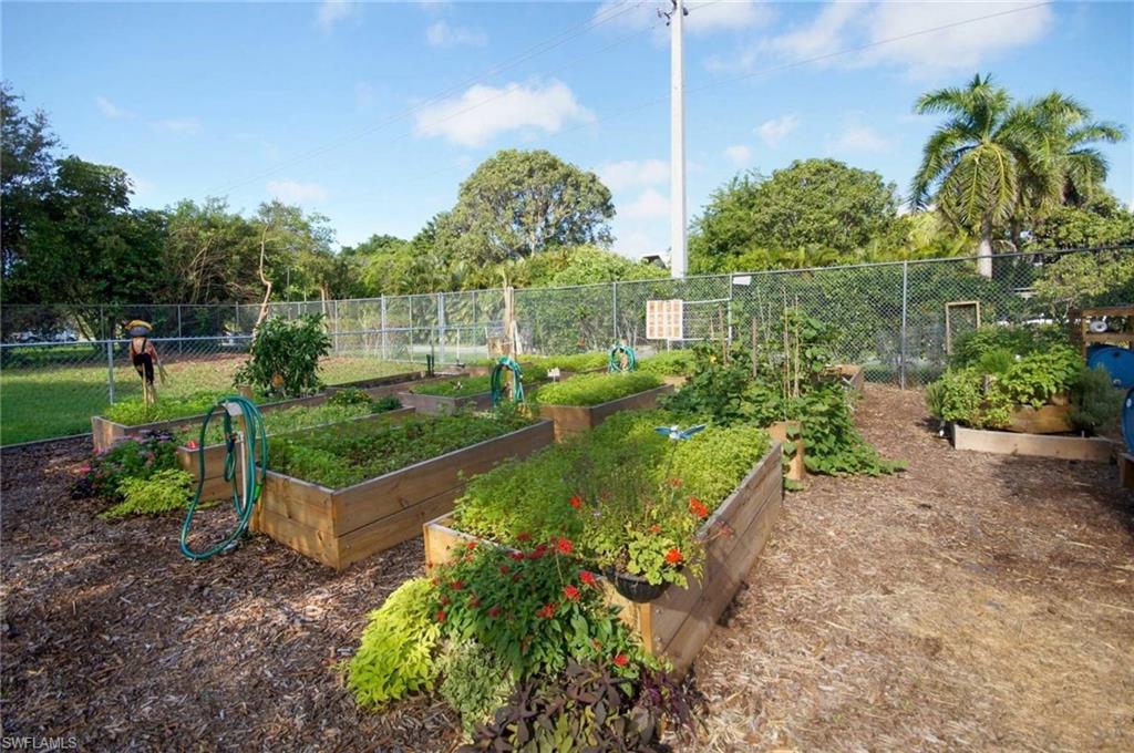 ISLES OF CALOOSA YACHT + RACQUET CLUB - Residential