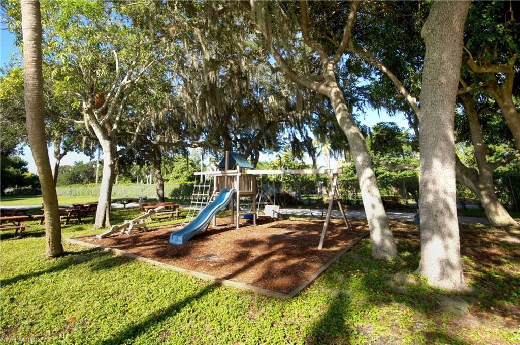 ISLES OF CALOOSA YACHT + RACQUET CLUB - Residential