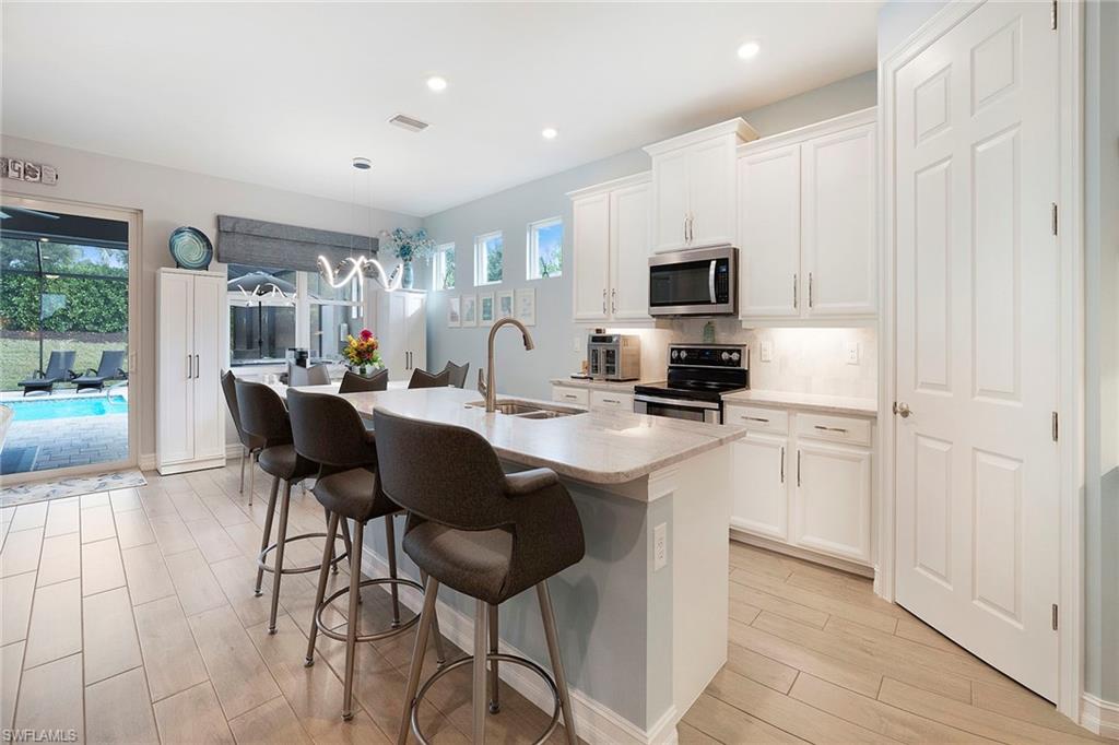 SUTTON CAY - Residential