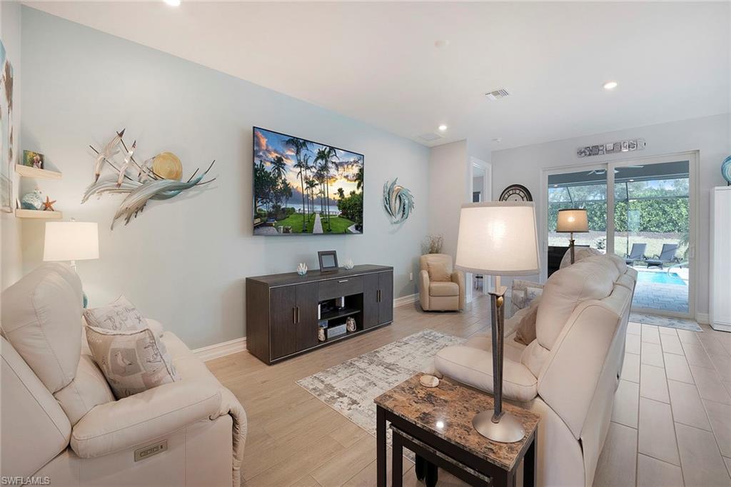 SUTTON CAY - Residential