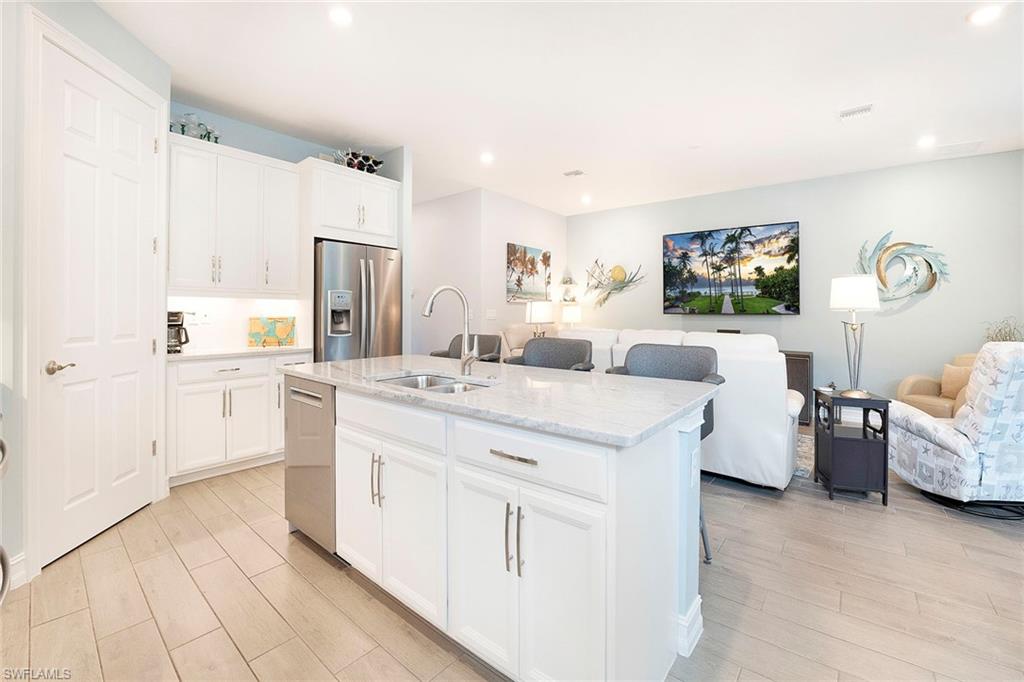 SUTTON CAY - Residential