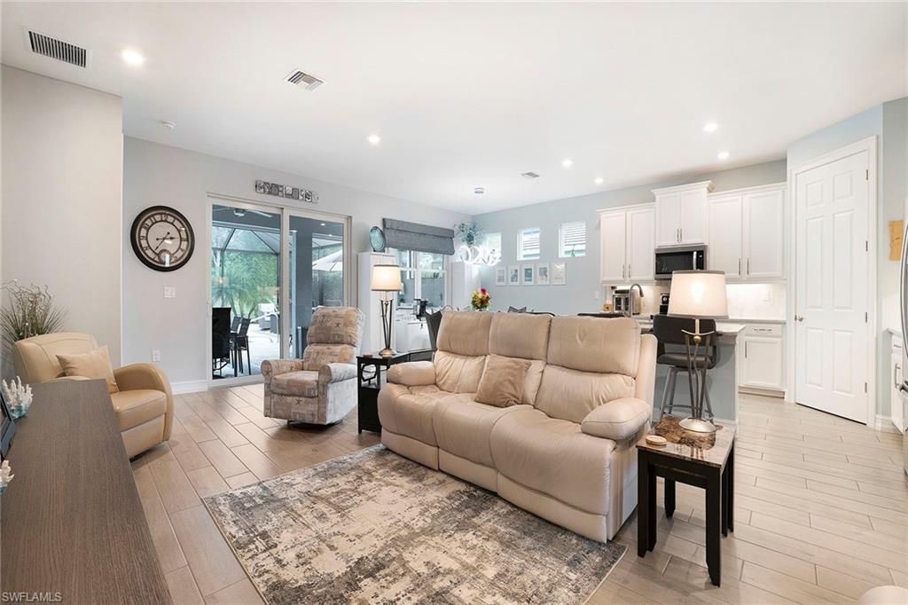 SUTTON CAY - Residential