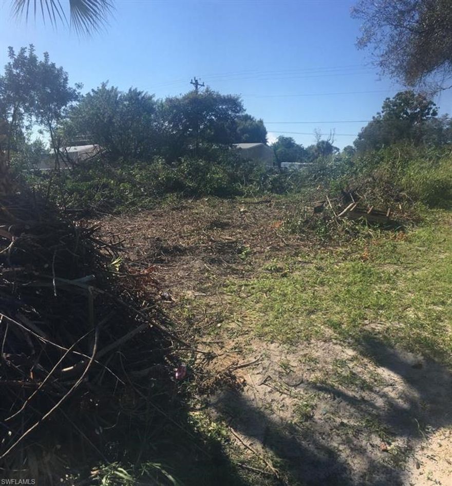 Seller motivated, send your offer. Nice oversize lot in Suncoast Estate. Ready for build your house or put in. Manufactured Home or Mobil Home.