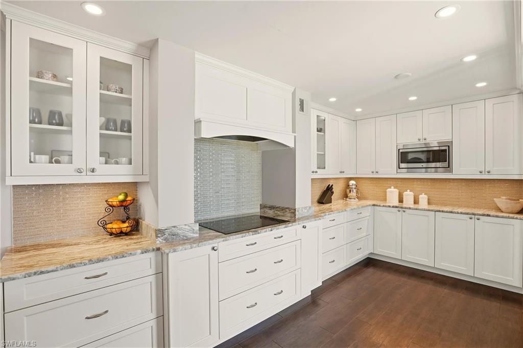 VILLAS OF VANDERBILT BEACH - Residential