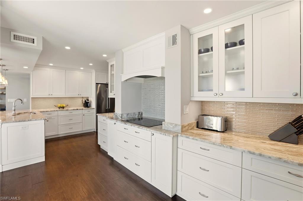 VILLAS OF VANDERBILT BEACH - Residential