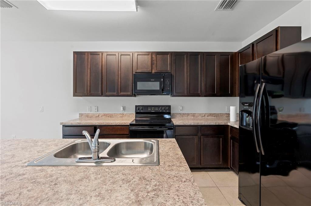 ENTRADA - Residential Lease