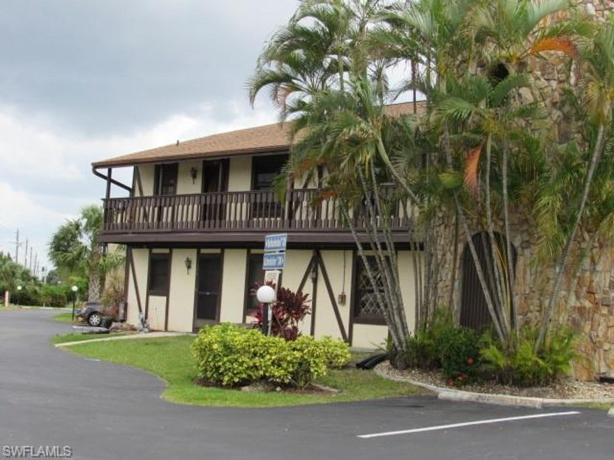 This 2 bedroom / 2 bathroom condo at over 1,300 square feet living area has all new wood laminate floor and the master bathroom has been updated. This is a second floor condo unit that overlooks pool and lake from screened balcony. Kitchen includes all appliances and there is a full sized washer and dryer in the unit. Right off of McGregor with great access to Fort Myers Beach, Sanibel, Captiva and more. Shopping, restaurants and entertainment are within minutes.